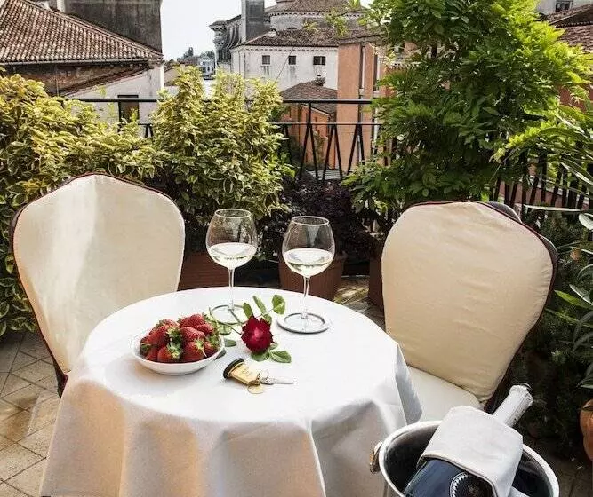 هتل Agli Alboretti