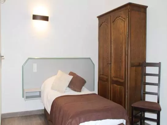 Отель Logis Hostellerie Des Monts Jura