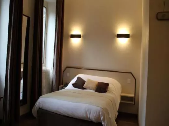 Отель Logis Hostellerie Des Monts Jura