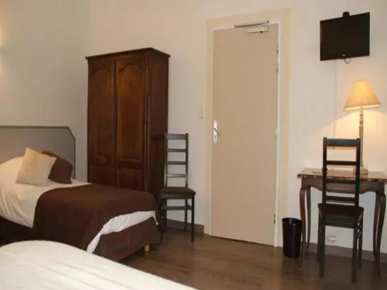 Отель Logis Hostellerie Des Monts Jura