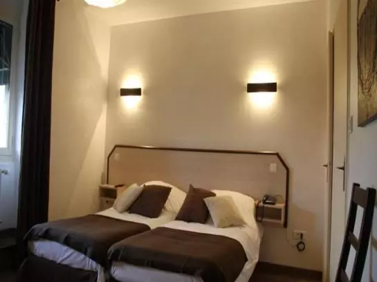 Отель Logis Hostellerie Des Monts Jura