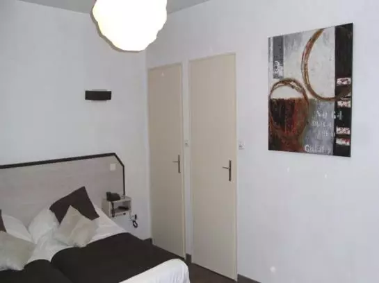 Отель Logis Hostellerie Des Monts Jura