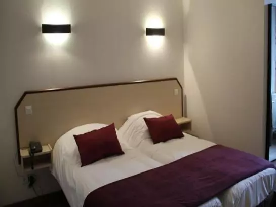 Отель Logis Hostellerie Des Monts Jura