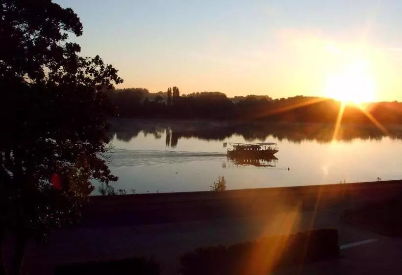 호텔 Logis Hôtel Le Bussy