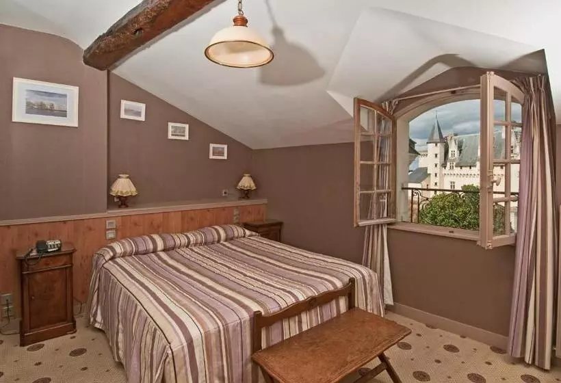 호텔 Logis Hôtel Le Bussy