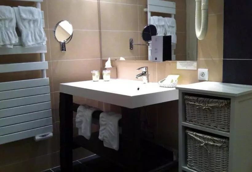 호텔 Logis Hôtel Le Bussy