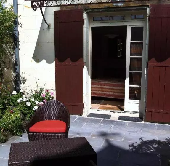 호텔 Logis Hôtel Le Bussy