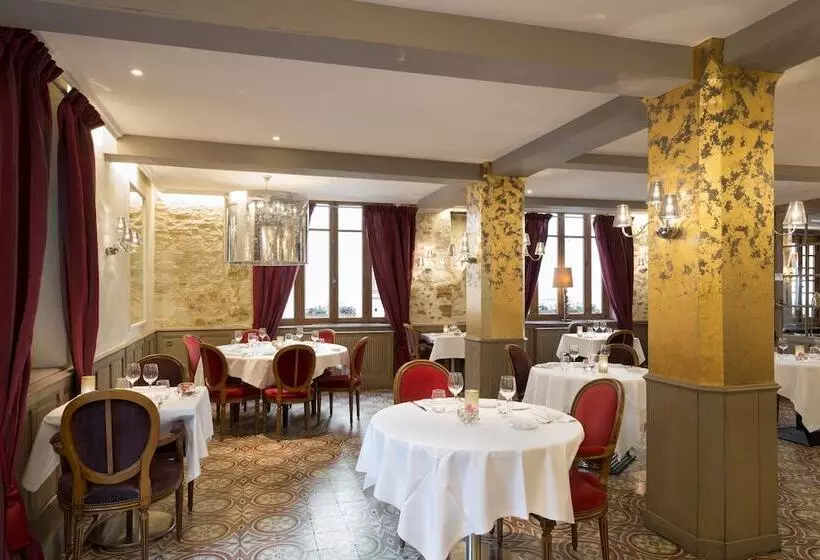 ホテル Logis   Hôtel & Restaurant Du Tribunal