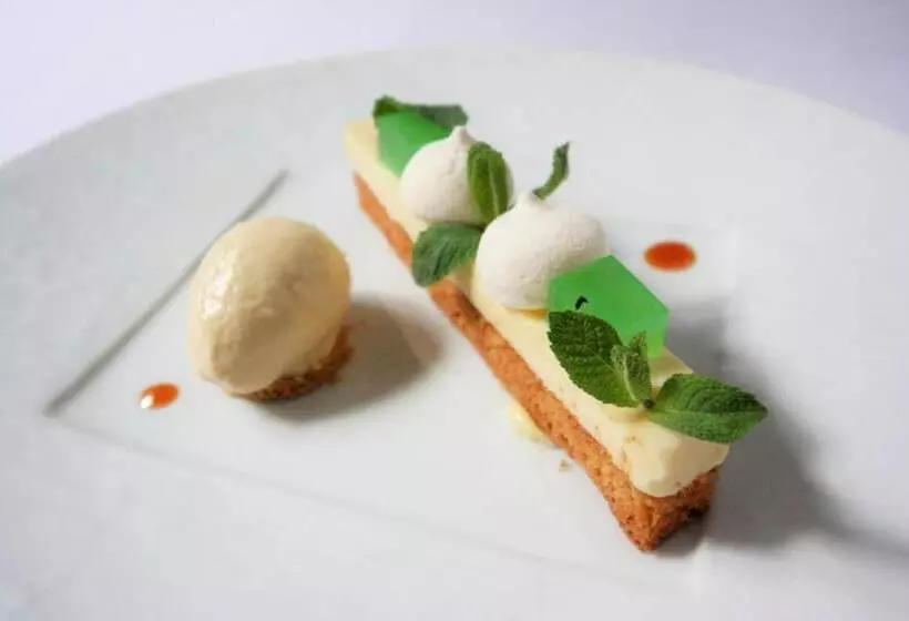 ホテル Logis   Hôtel & Restaurant Du Tribunal