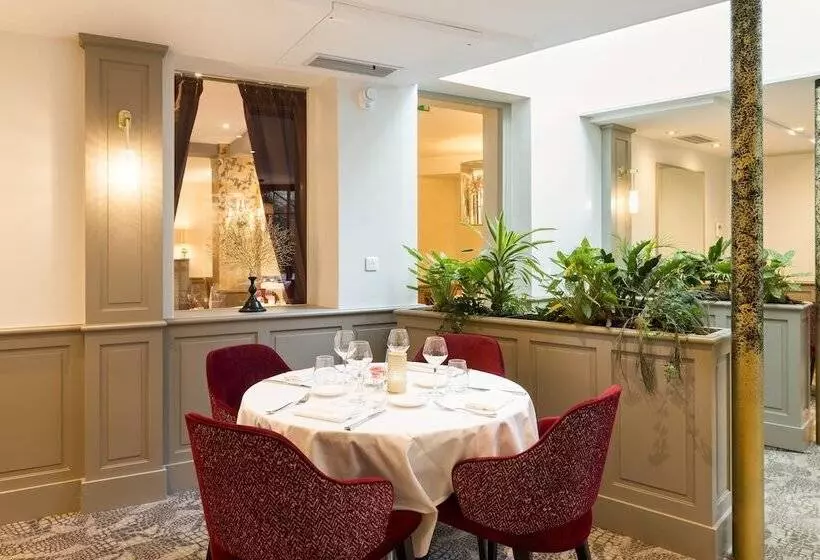 ホテル Logis   Hôtel & Restaurant Du Tribunal