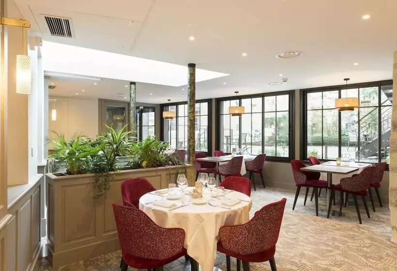 ホテル Logis   Hôtel & Restaurant Du Tribunal