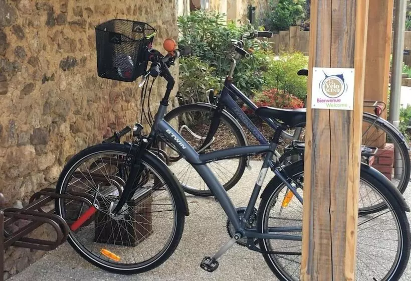 ホテル Logis   Hôtel & Restaurant Du Tribunal