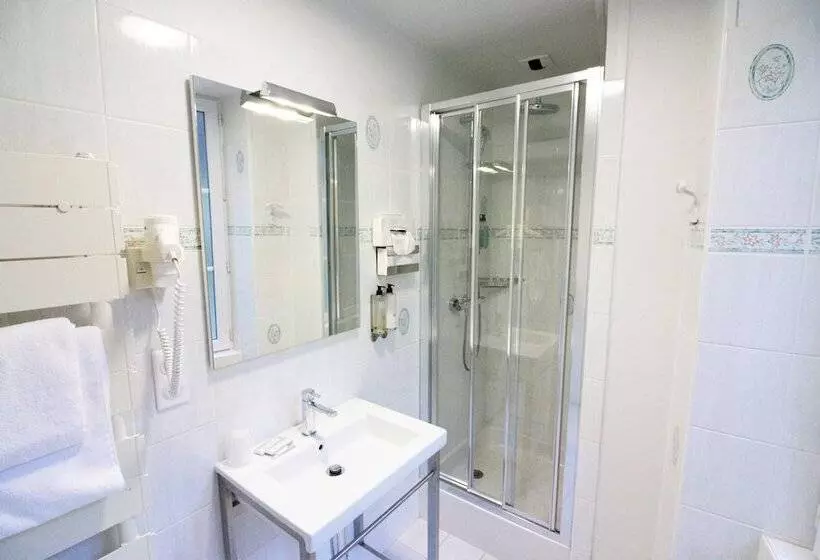ホテル Logis   Hôtel & Restaurant Du Tribunal
