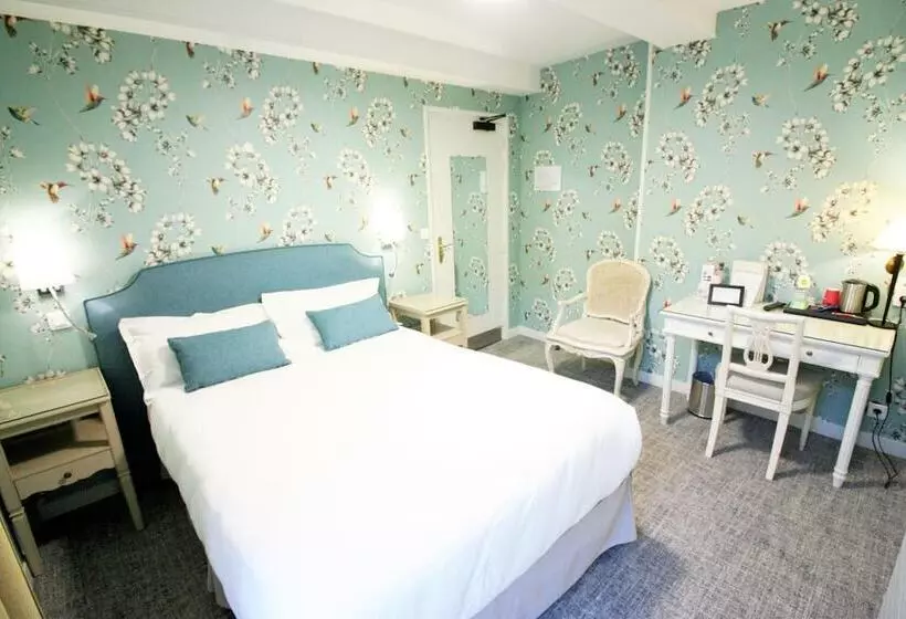 ホテル Logis   Hôtel & Restaurant Du Tribunal