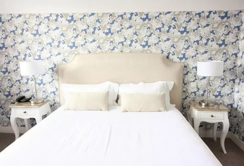 ホテル Logis   Hôtel & Restaurant Du Tribunal