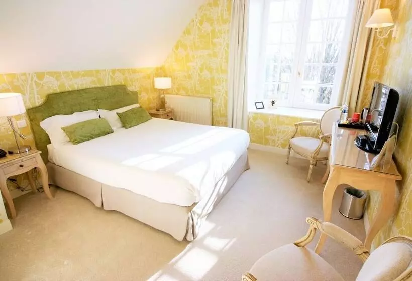 ホテル Logis   Hôtel & Restaurant Du Tribunal