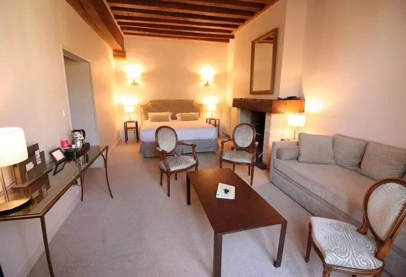 ホテル Logis   Hôtel & Restaurant Du Tribunal