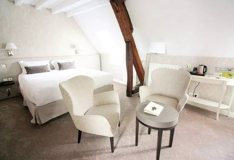 ホテル Logis   Hôtel & Restaurant Du Tribunal