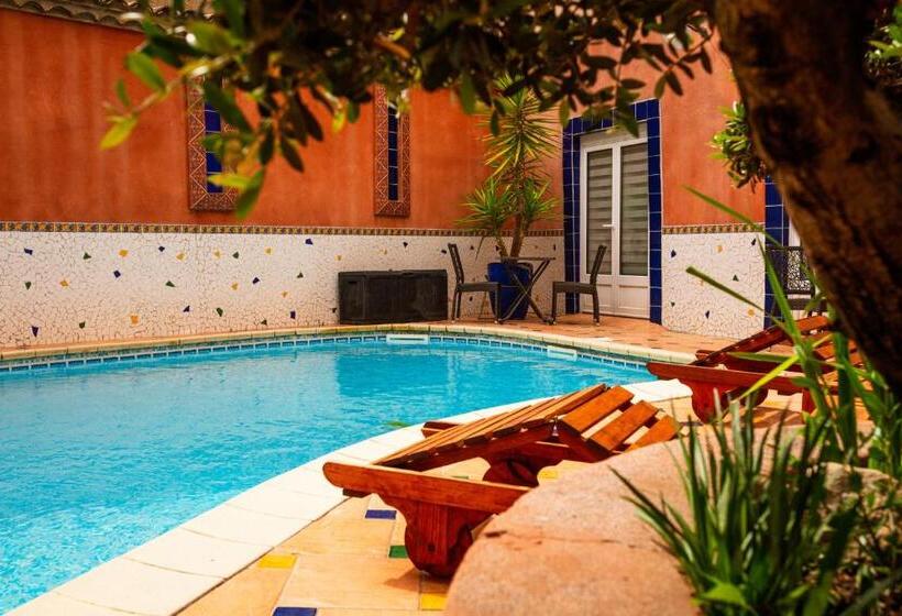 호텔 Logis Hôtel Restaurant De La Paix