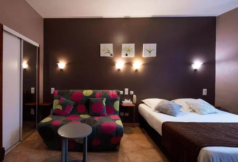 호텔 Logis Hôtel Restaurant De La Paix