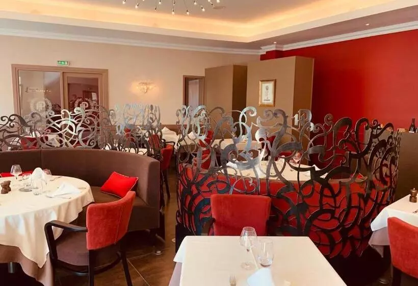 호텔 Logis Hôtel Restaurant De La Paix