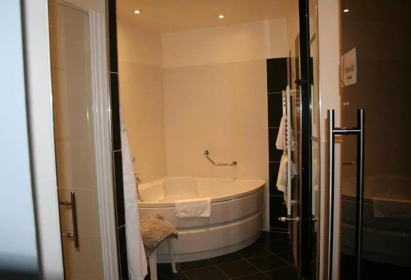 호텔 Logis Hôtel Restaurant De La Paix