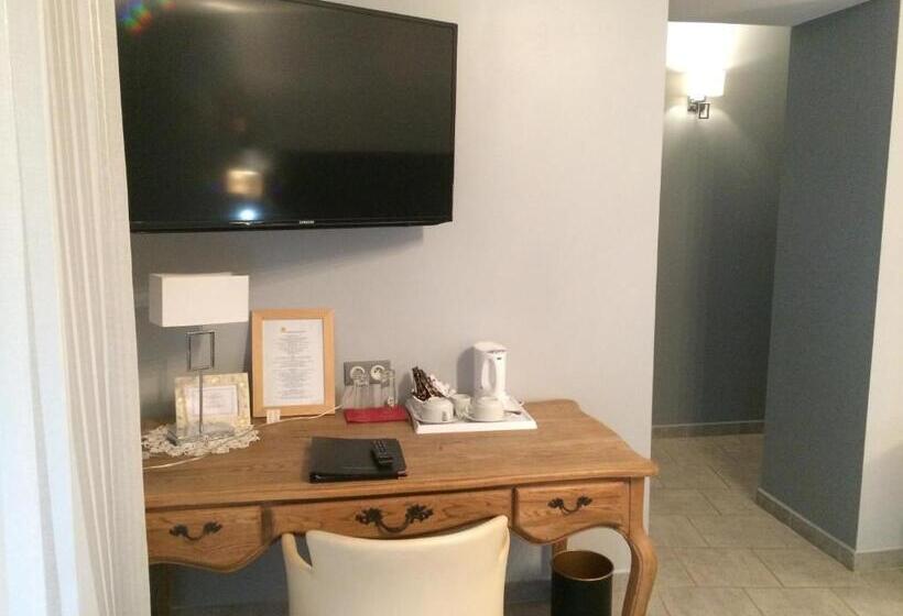 호텔 Logis Hôtel Restaurant De La Paix