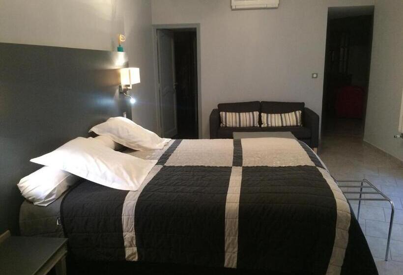 호텔 Logis Hôtel Restaurant De La Paix