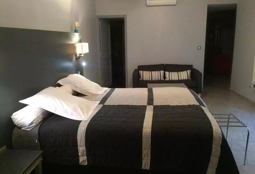 호텔 Logis Hôtel Restaurant De La Paix