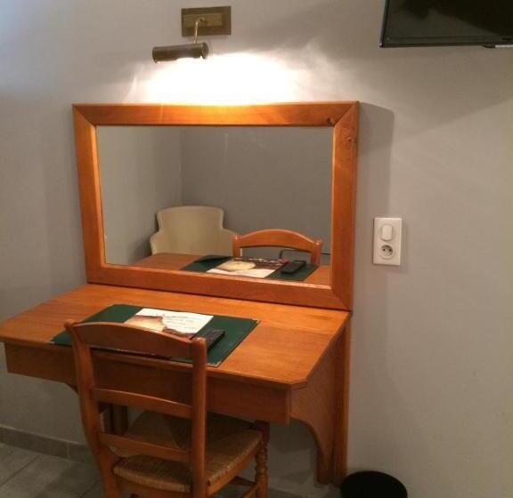 호텔 Logis Hôtel Restaurant De La Paix