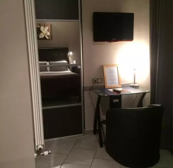 호텔 Logis Hôtel Restaurant De La Paix