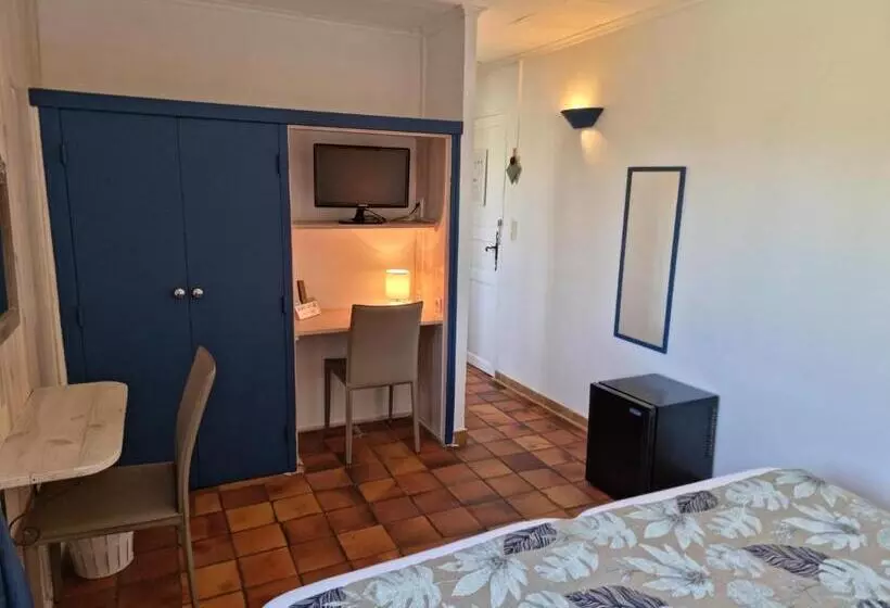 Отель Logis Hôtels Le Saint Marc