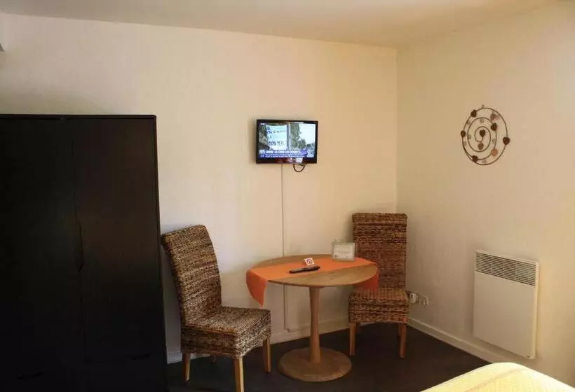 Отель Logis Hôtels Le Saint Marc