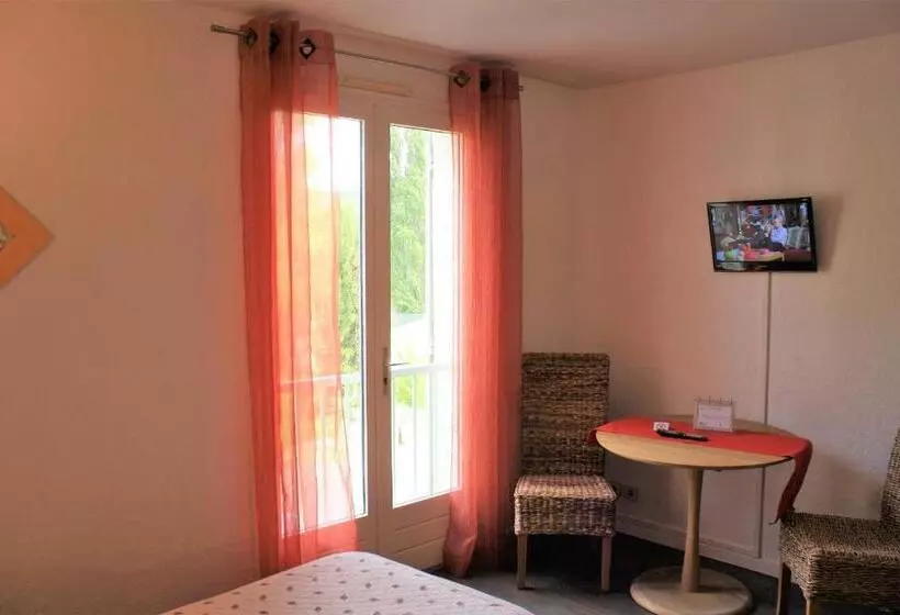 Отель Logis Hôtels Le Saint Marc