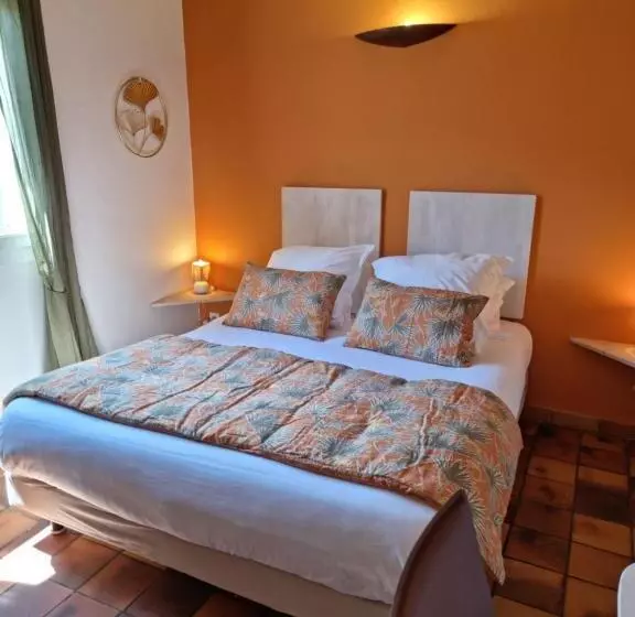 Отель Logis Hôtels Le Saint Marc