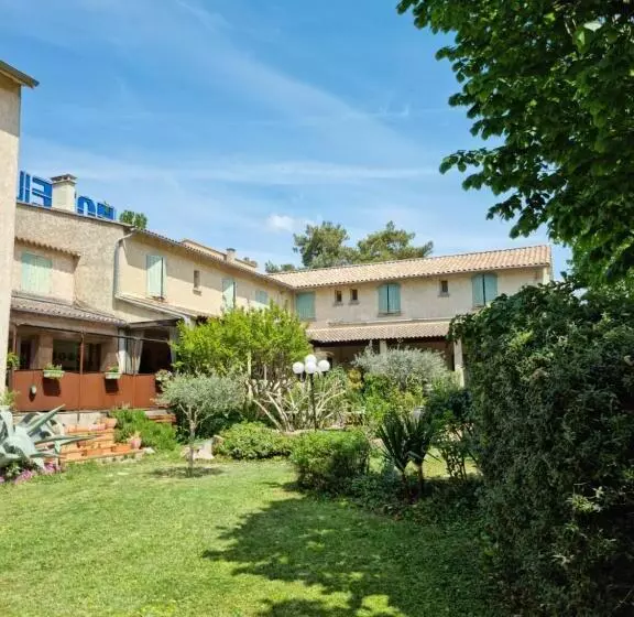 Отель Logis Hôtels Le Saint Marc