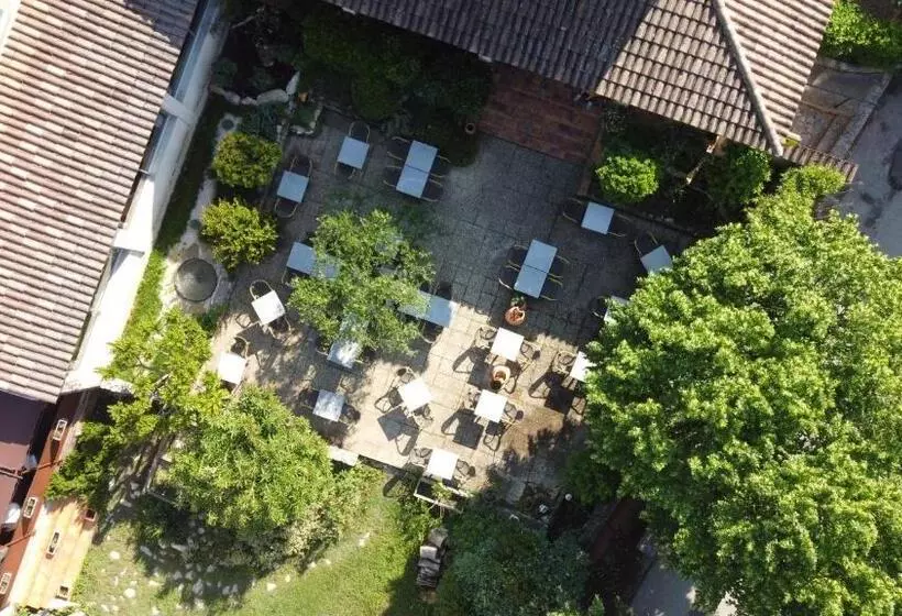 Отель Logis Hôtels Le Saint Marc