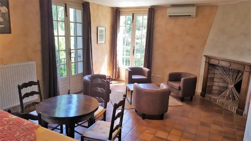 ホテル Logis Hôtels Le Saint Marc