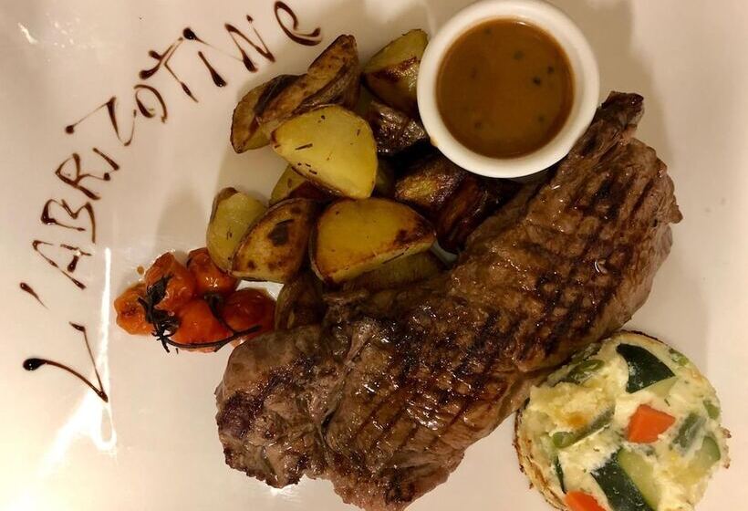 Hotelli Logis Hôtel L Abricotine