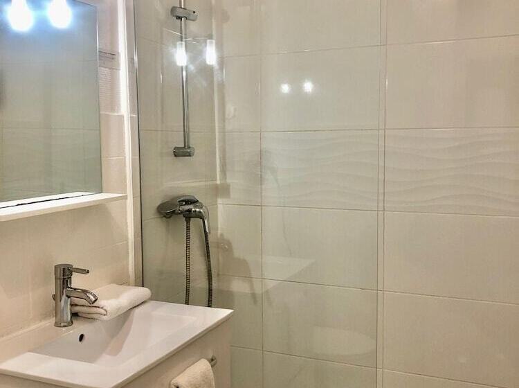 Hotelli Logis Hôtel L Abricotine