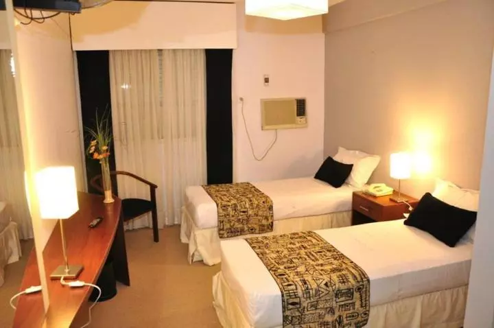 هتل Parana  Plaza Jardín