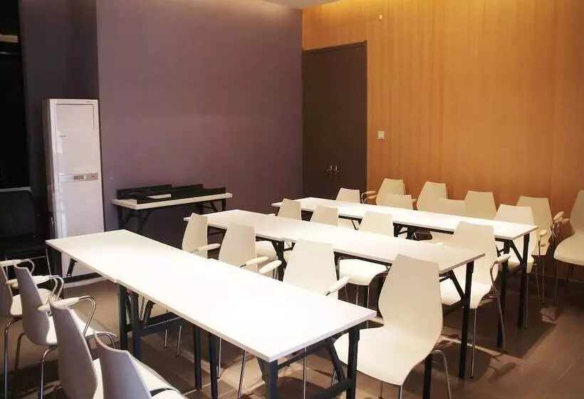 ホテル Jinjiang Inn Laiwu Wenyuan East Street