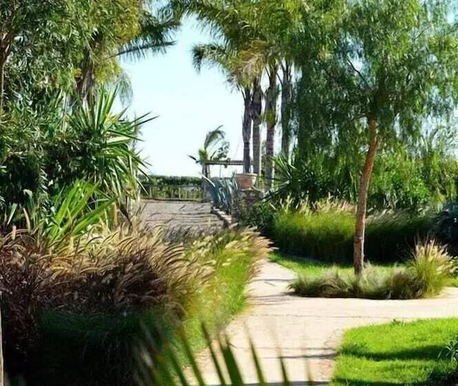 Maaseutuhotelli Koheilan Oriental Lodge Farm