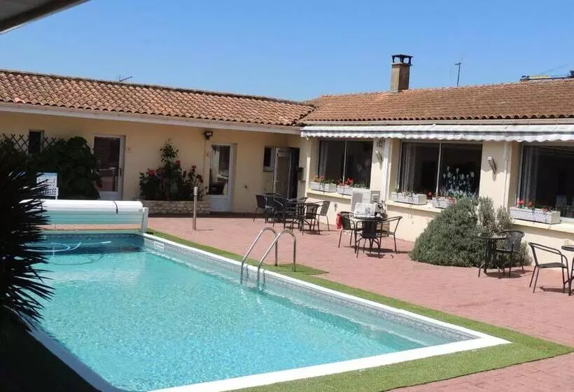 ホテル Auberge Des Charmilles