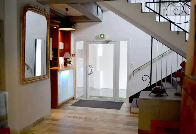 Отель De Bretagne