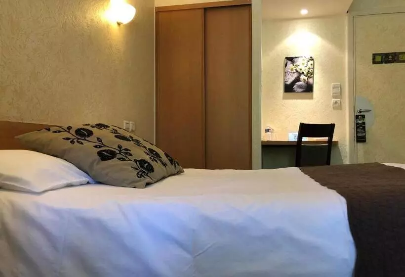 ホテル Logis Hôtel Restaurant Le Commerce