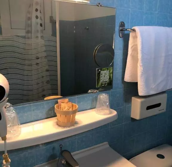 ホテル Logis Hôtel Restaurant Le Commerce