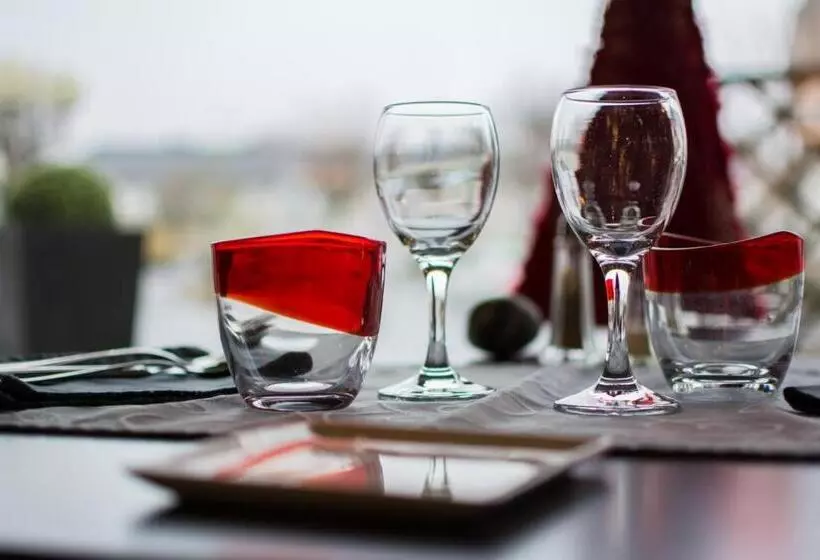 ホテル Logis Hôtel Restaurant Le Commerce