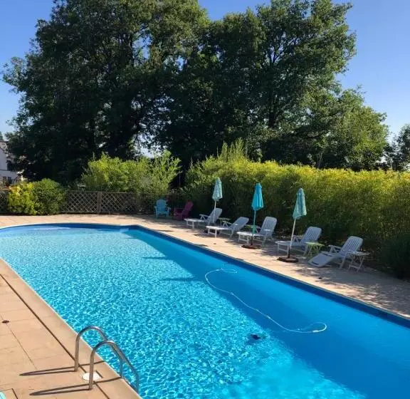 ホテル Logis Hôtel Restaurant Le Commerce