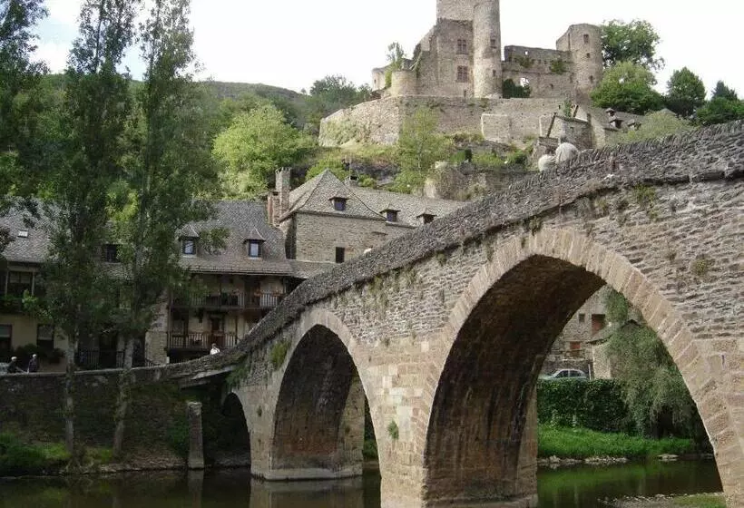 ホテル Logis Hôtel Restaurant Le Commerce